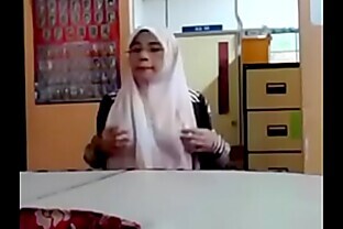 'Cikgu Tudung Bertudung teacher malaysian 2 min'